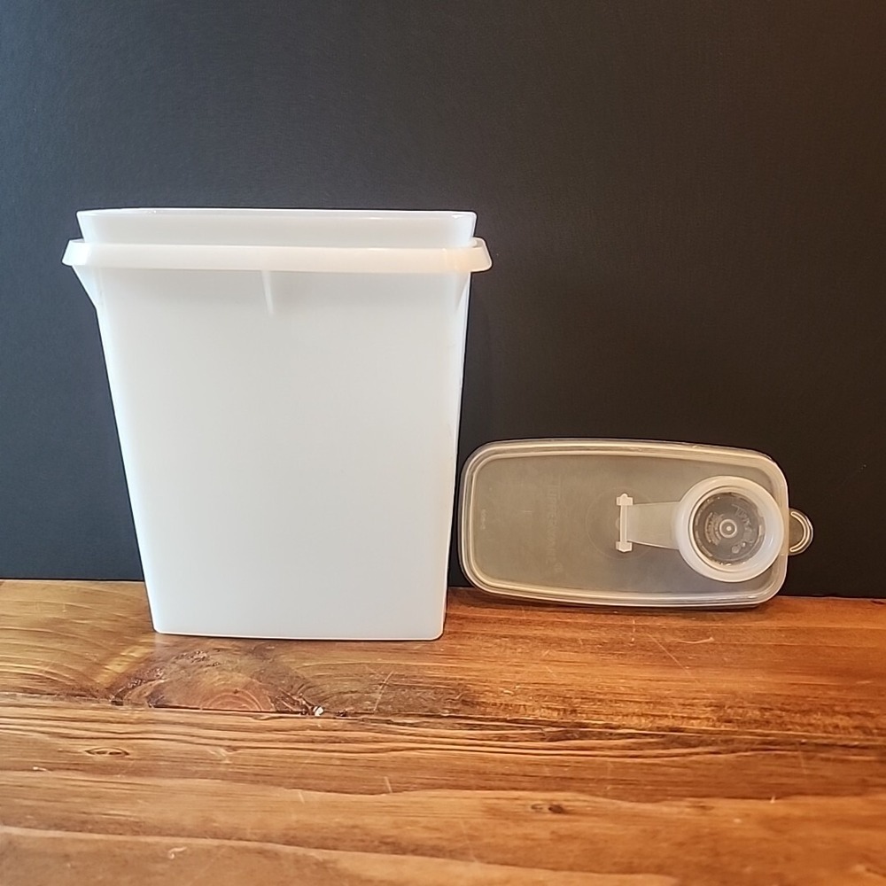 Vintage Tupperware White Store‎ & Pour Storage Container 499-3 With Lid